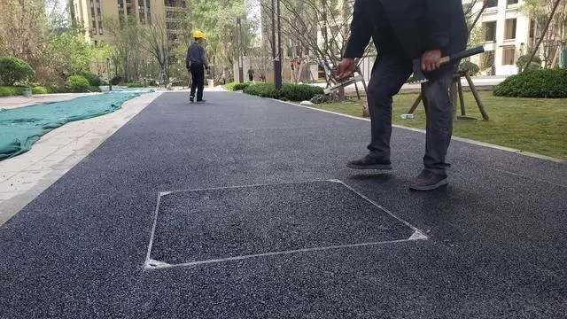 如何防止沥青路面修补鼓包？