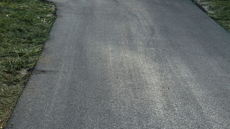 铺沥青路之前路面应怎样处理? 铺沥青路之前路面应怎样处理?
